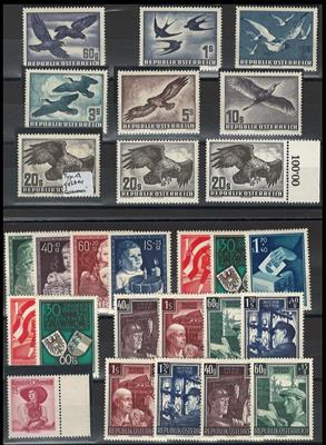 ** - Sammlung Österr. 1945/1978 u.a. mit Trachten II- Kindheit - Kärnten - Flug 1950/53 - Wiederaufbau II (2), - Briefmarken und Ansichtskarten