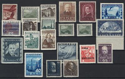**/*/(*) - Sammlung Österr. I. Rep. u.a. mit - Briefmarken und Ansichtskarten
