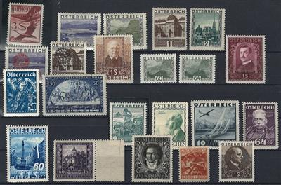 **/*/(*) - Sammlung Österr. I. Rep. mit Musiker - Städte - Künstlerhilfe - Ziffern - Flug 1925/30 und 1935, - Briefmarken und Ansichtskarten
