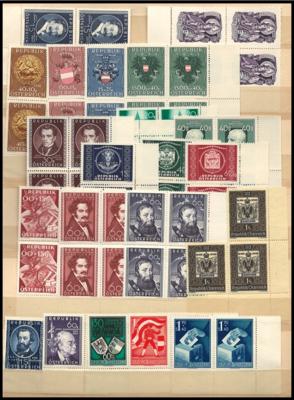 ** - Österr. - Partie Dubl. ca. 1947/1987, - Briefmarken und Ansichtskarten