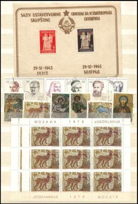 **/*/gestempelt - Partie Jugosl. mit etwas Serbien, - Briefmarken und Ansichtskarten