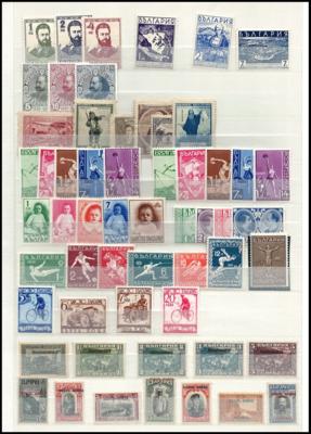 **/* - Bulgarien - Sammlung  ca.1881/1985, - Briefmarken und Ansichtskarten