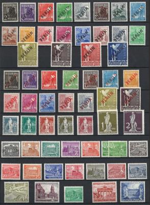 ** - Sammlung Berlin 1948/1990u.a. mit Nr. 1/60, - Francobolli e cartoline