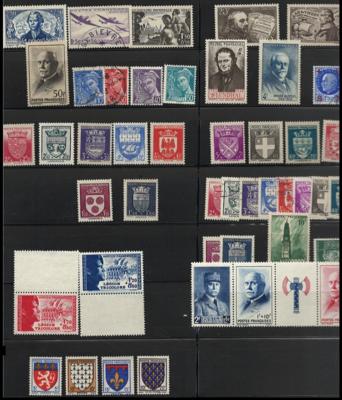 **/*/gestempelt - Partie Frankreich ca.1945/1980, - Stamps and postcards