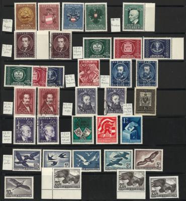 ** - Sammlung Österr. 1945/1959 u.a. mit Gitter - Grazer - Flug 1950/53, - Briefmarken und Ansichtskarten