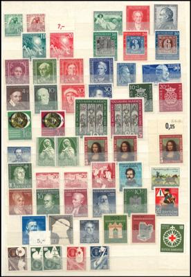 ** - Sammlung Österr. BRD 1949/2000 mit ein wenig Nachkriegsdeutschland, - Briefmarken und Ansichtskarten