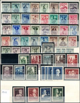 **/* - Österr. - Sammlung  1945/1993, - Briefmarken und Ansichtskarten