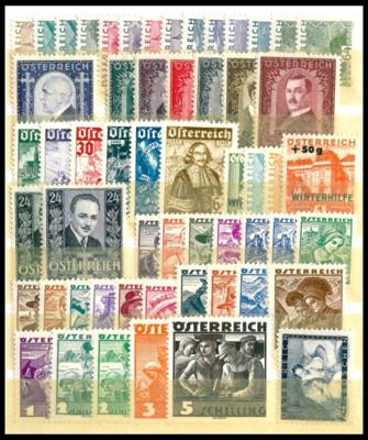 ** - Partie Dubl. Österr. 1918/1937, - Briefmarken und Ansichtskarten
