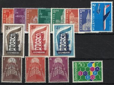 ** - Sammlung Europa CEPT ab 1956 mit etwas Schweiz (dabei ein wenig Frankaturware), - Briefmarken und Ansichtskarten