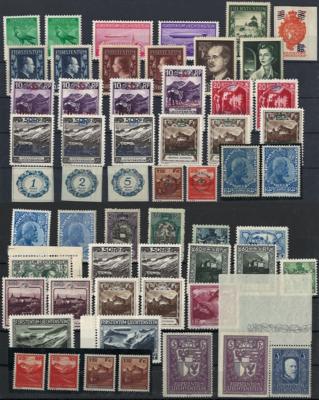 **/*/(*) - Sammlung Liechtenstein ca. 1912/1956 u.a. mit Nr. 1/3 x/y, - Briefmarken und Ansichtskarten