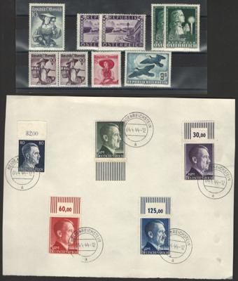 ** - Österreich kleine Sammlung 1945-70 in Steckbuch, - Stamps and postcards