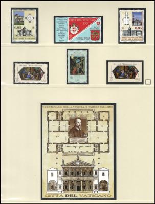 ** - Partie modernes San Marino und Vatikan, - Briefmarken und Ansichtskarten