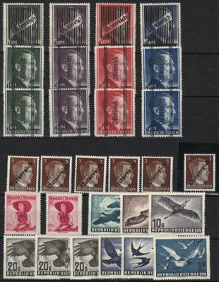** - Sammlung Österr. 1945/1956 u.a. mit Gitter - Grazer (doppelt, - Stamps and postcards