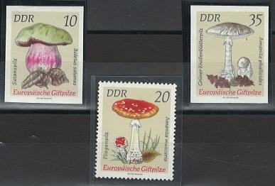 ** - DDR "Pilze" Abarten Nr. 1934 und 1939 ungez., - Briefmarken und Ansichtskarten