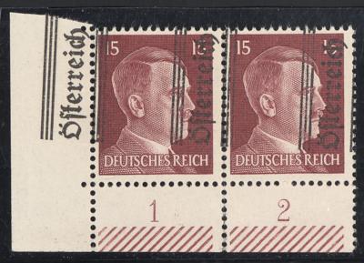 ** - Österr. 1945 Grazer Aushilfsausgabe 15 Pfg. linkes unteres Eckrandpaar mit extremer Aufdruckverschiebung, - Stamps