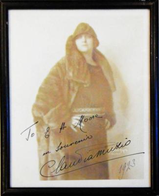 Muzio, Claudia, - Autographs, manuscripts, documents