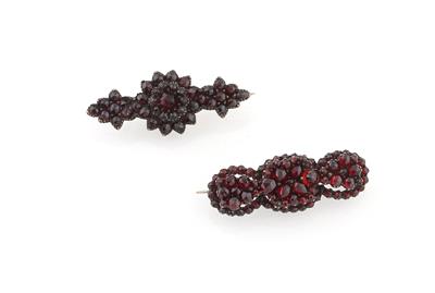 2 Granatbroschen - Exquisite jewellery