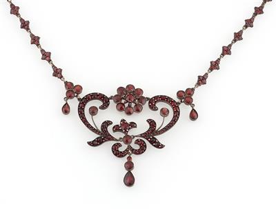 Granatcollier - Erlesener Schmuck