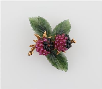 Nephrit Brosche mit snythetischen Korunden Brombeere - Exquisite jewellery