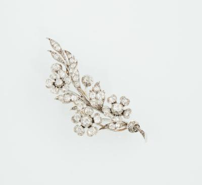 Diamant Blütenbrosche zus. ca.4,50 ct - Exquisite jewellery