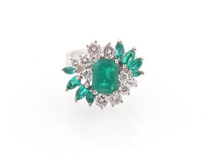 Brillantring mit synthetischen Smaragden - Exklusive Diamanten und Farbsteine