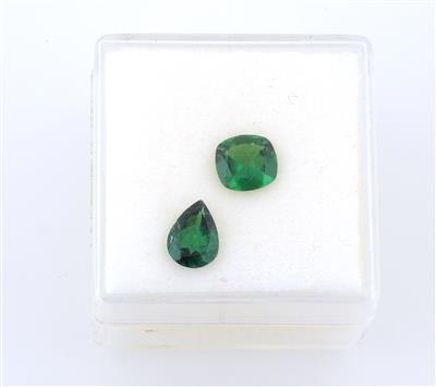 2 lose grüne Granate zus. 1,30 ct - Exkluzivní diamanty a drahokamy