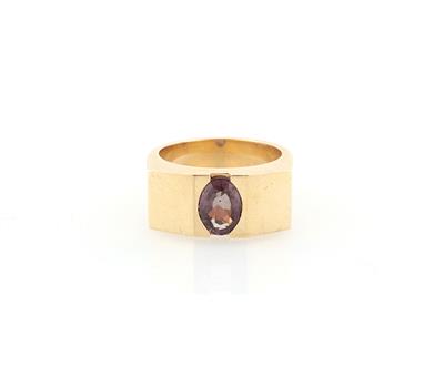 Ring mit farbwechselndem Granat ca. 2 ct - Exclusive diamonds and gems