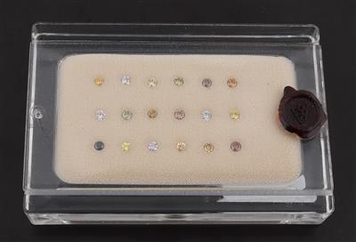 18 Light to Fancy Intense Natural Color Brillanten zus. 1,71 ct - Exkluzivní diamanty a drahokamy