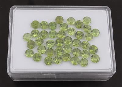 Lose Peridote zus. 52,65 ct - Exclusive diamonds and gems