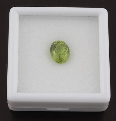 Loser Peridot 3,30 ct - Exclusive diamonds and gems