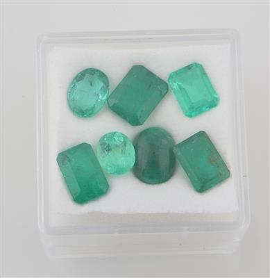 Lose Smaragde zus. 6,90 ct - Autumn Auction – Diamonds, coloured stones and gemstones