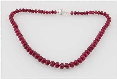 Collier aus behandelten Rubinen - Schmuck