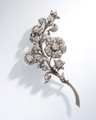 Blütenbrosche mit Diamanten zus. ca. 10 ct - Aukce ke Dni matek