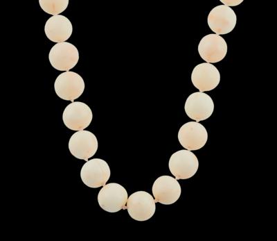 Halskette aus Muschelmaterial - Klenoty
