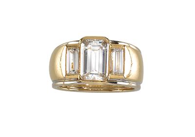 A diamond ring, total weight ca. 2,90 ct - Jewellery