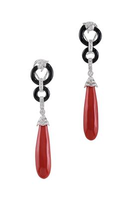 A pair of coral ear pendants - Jewellery