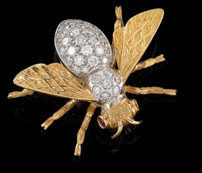 A diamond brooch in the shape of a bee total weight c. 1 ct - Klenoty