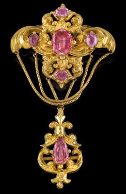 A revival style brooch - Jewellery