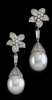 A pair of diamond and cultured pearl pendant ear clips - Klenoty