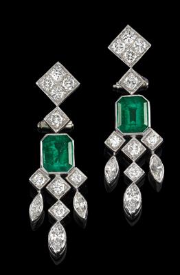 A pair of emerald and diamond pendant ear clips - Klenoty