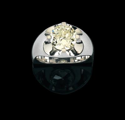 An old-cut brilliant solitaire c. 2.30 ct - Jewellery