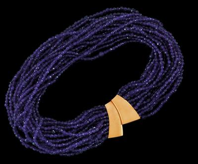 An amethyst necklace - Klenoty