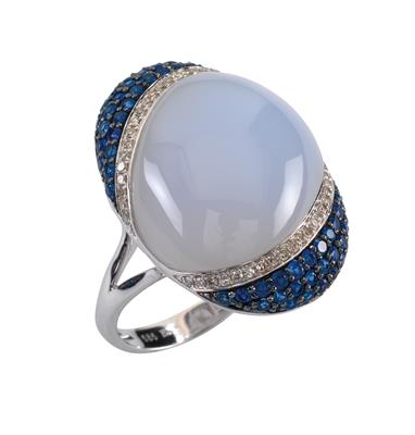 A chalcedony ring - Jewellery