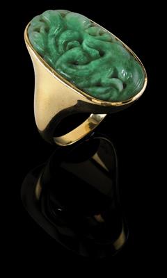 A jadeite ring - Jewellery