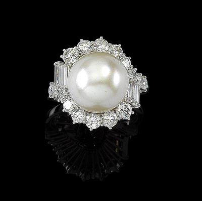 A ring of brilliants and South Sea cultured pearls - Klenoty