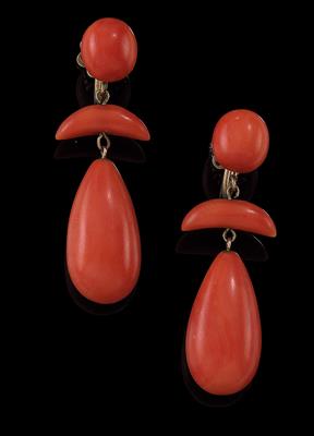 A pair of coral ear pendants - Jewellery