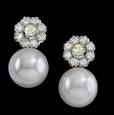 A pair of brilliant and cultured pearl ear studs - Gioielli