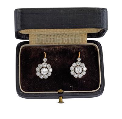 A pair of diamond earrings, total weight c. 1.60 ct - Gioielli