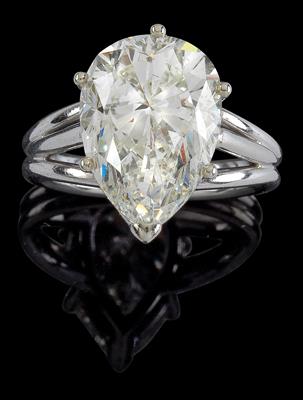 A diamond solitaire c. 6.20 ct - Jewellery