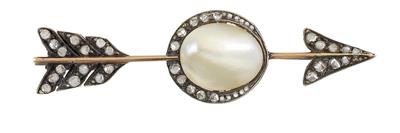 A demi-pearl brooch - Jewellery